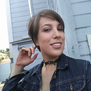 Meet your Posher, Carolina